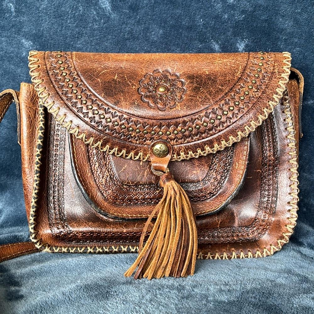 Patricia Nash Beaumont Flap Crossbody. Vintage Distressed Leather.
